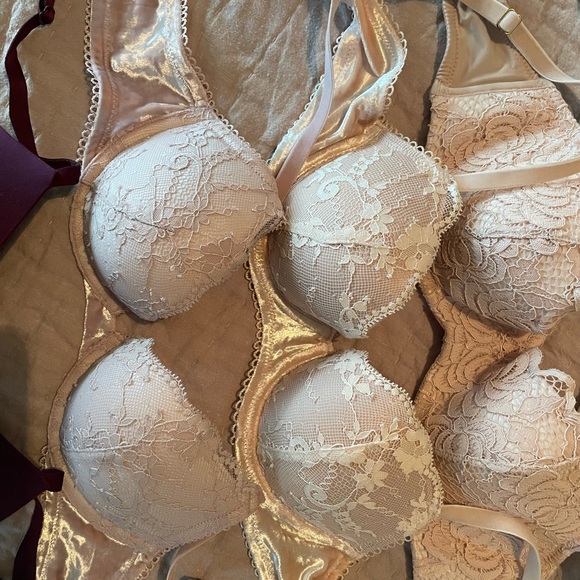 Lot of 32B bras, 5 Victoria’s Secret and one Adore Me, excellent condition - Picture 3 of 6